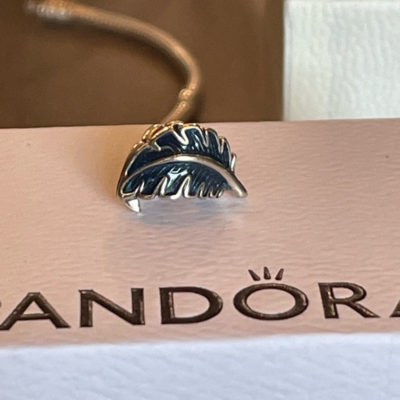 Authentic Pandora curved blue feather brand new sterling and shiny enamel - Picture 2 of 9